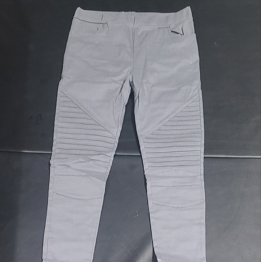 Gray, ruched knee Jennings, M